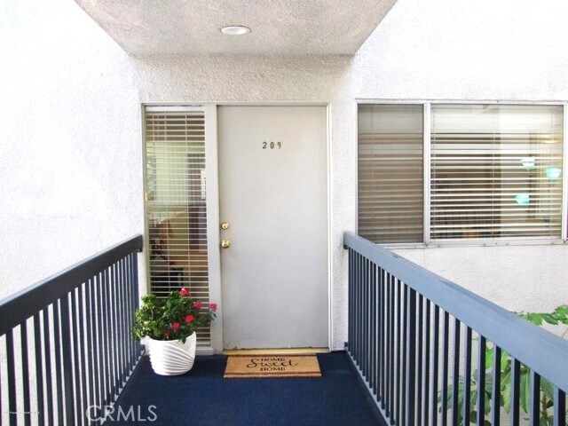 Building Photo - 497 S El Molino Ave