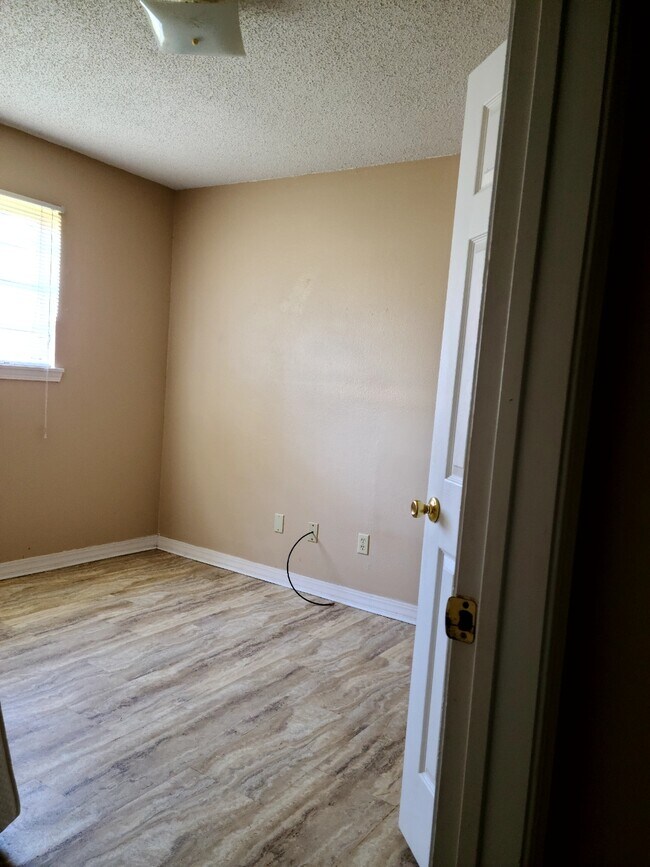 Building Photo - 1417 N Gibson Cir