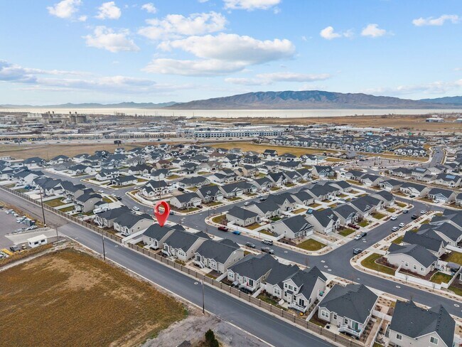 Foto del edificio - Beautiful 5 Bed / 3 Bath Single-Family Home in Lindon