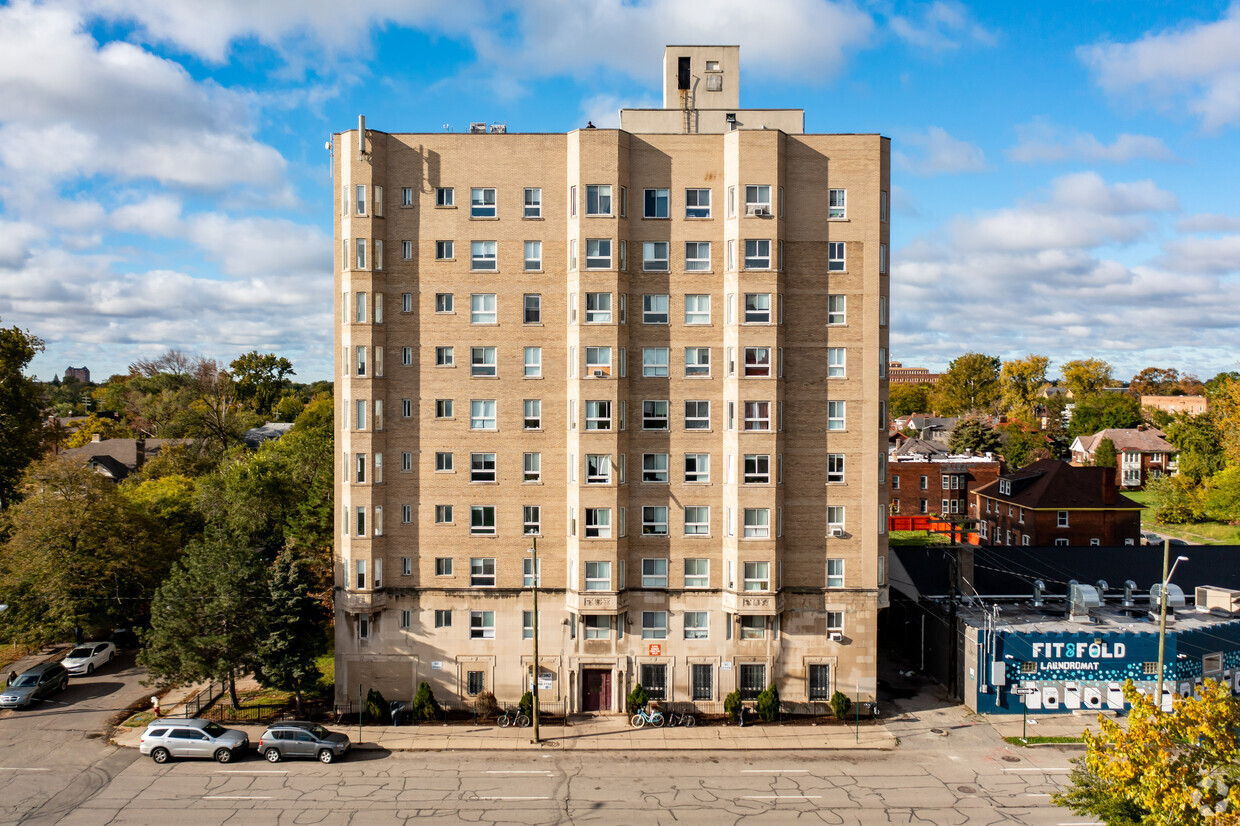 Building Photo - Lee Crest Apartments