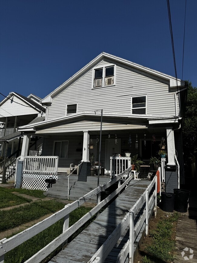Building Photo - 2 Porter Ave