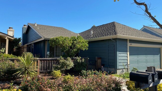 Foto del edificio - 228 Puddingstone Rd