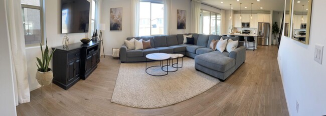 Foto del edificio - SPACIOUS 4 BEDROOM 3 FULL BATH HOME