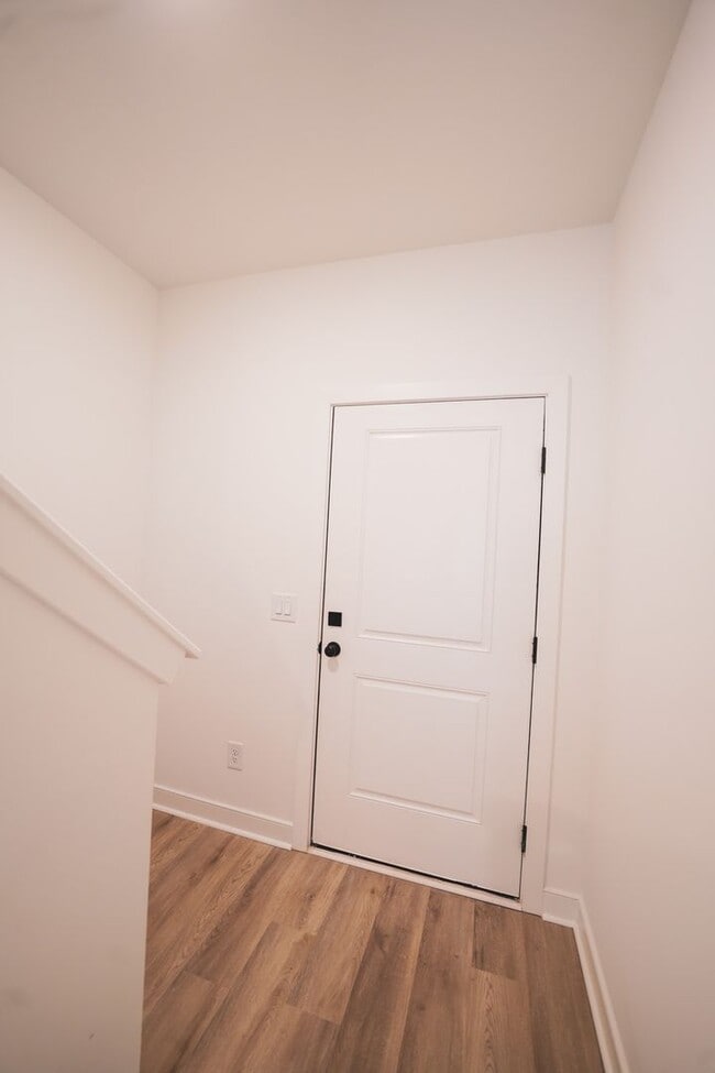 Foto del edificio - Coming Available!