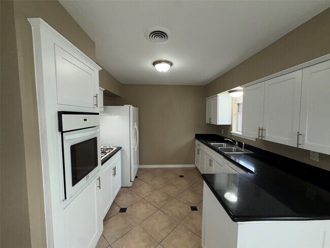 Building Photo - 7306 Troulon Dr