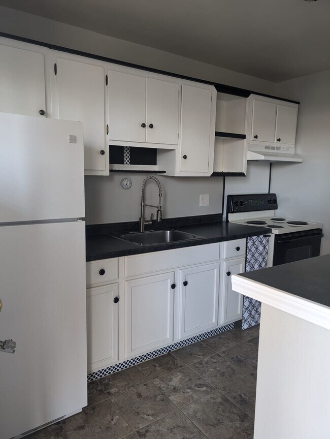 Foto del edificio - Studio Apartment in Speedway!