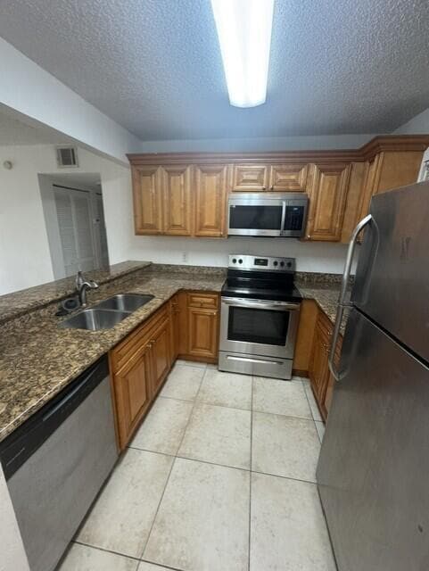 Building Photo - 1495 Lake Crystal Dr