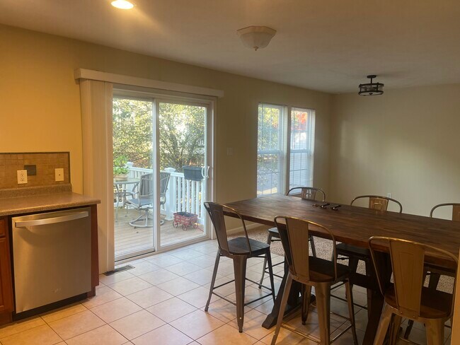 Foto del edificio - 402 Village Pl