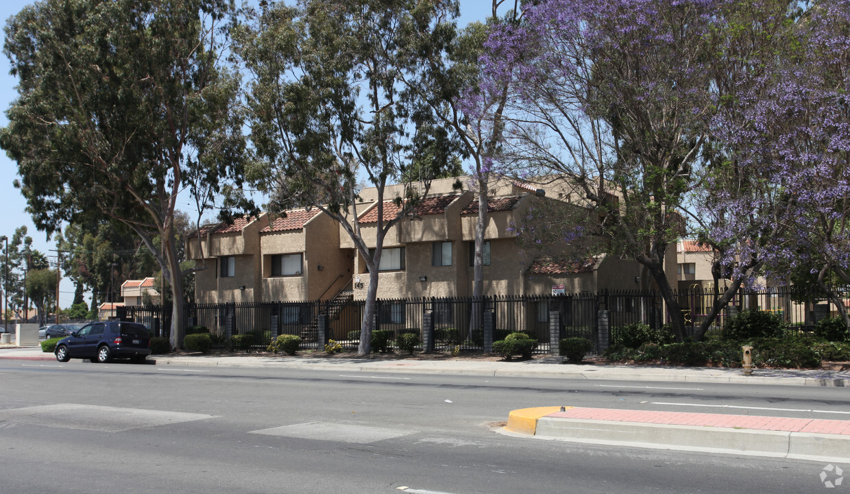 Foto del edificio - Douglas Park Apartments