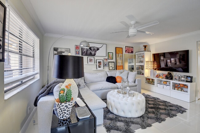 Building Photo - 274 Capri F