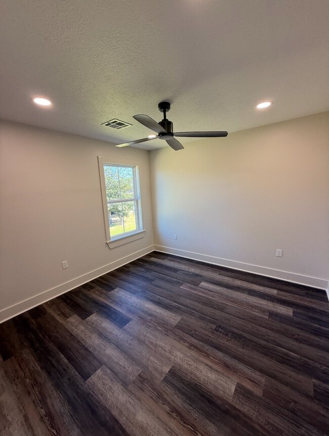 Foto del edificio - 221 W Sallier St