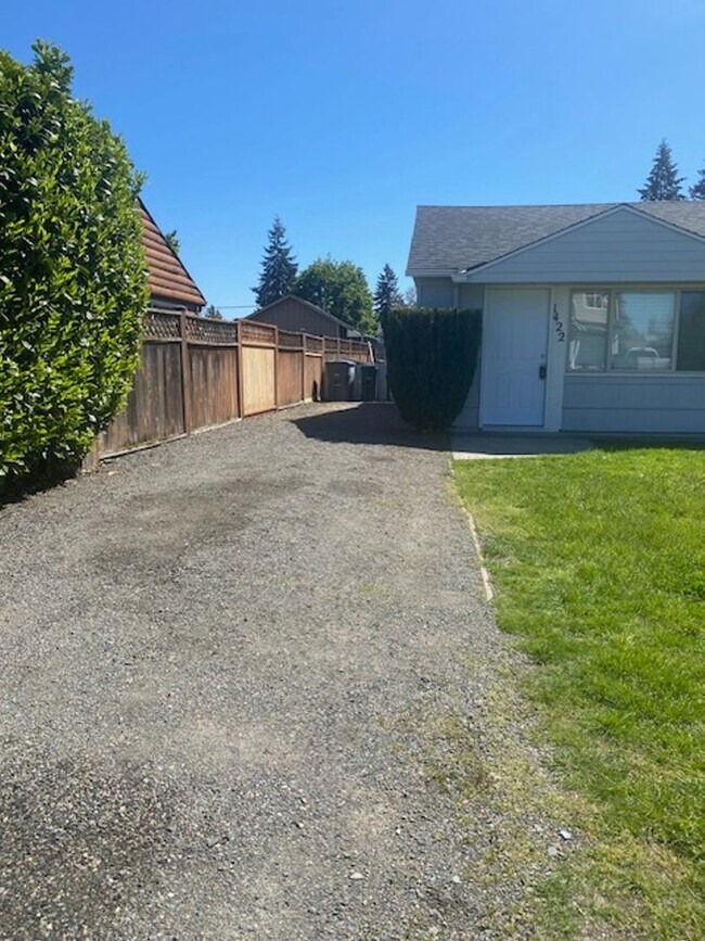 Foto del edificio - Newly updated 2 bd Home w/ LARGE backyard!