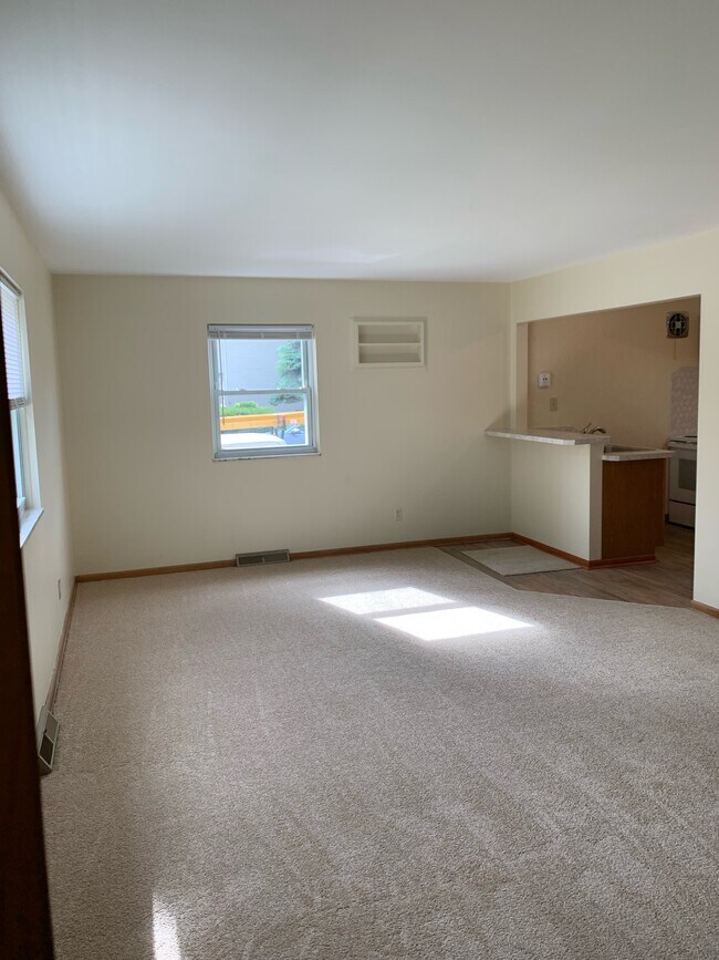 Sala de estar - 5400 Beacon Hill Rd