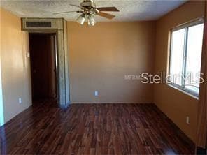 Foto del edificio - 1480 Rose Blvd