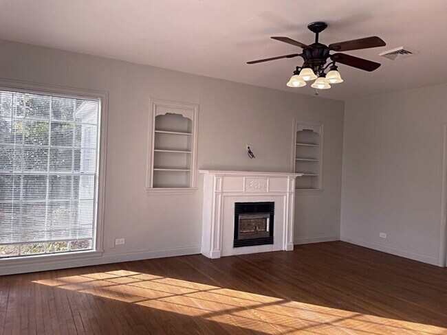 Building Photo - 2329 W. Lucas Dr., Beaumont TX 77707