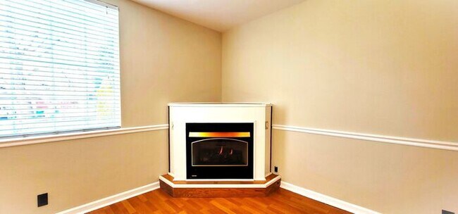 Building Photo - Spacious & Charming 2-Bed/2-Bath Home – Walk to UNR!