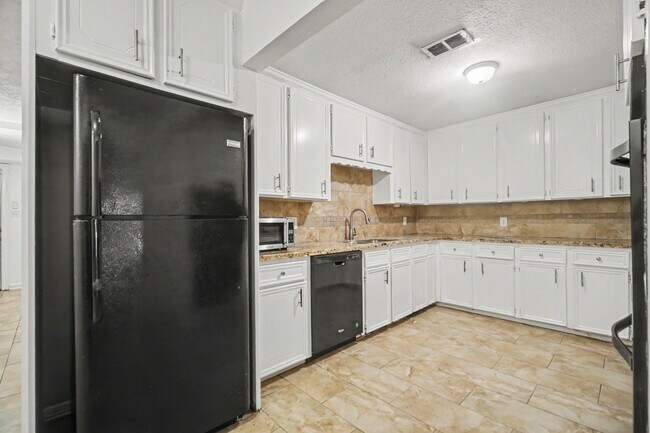 Foto del edificio - 2121 Hickory Ln