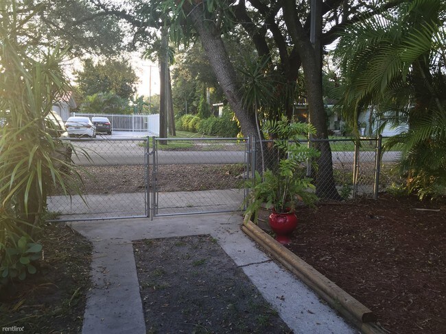 Foto del edificio - 479 Westward Dr