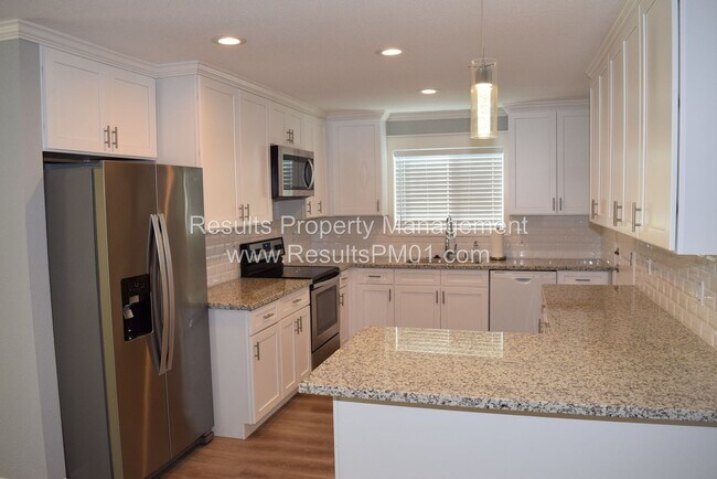 Building Photo - Lovely Upgraded Carmichael Home