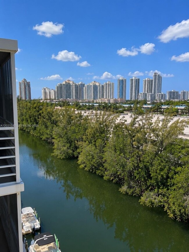 Foto del edificio - 3660 NE 166th St