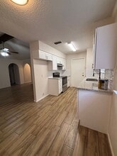 Building Photo - 912 Vaughn Dr