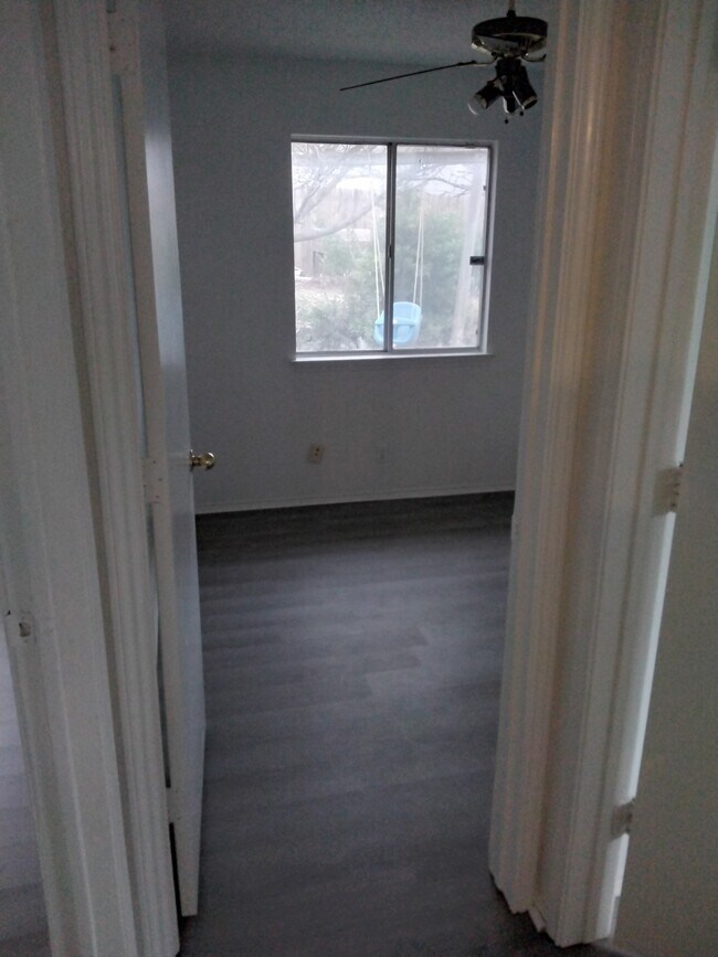 Foto del edificio - 4826 Abbott Ave