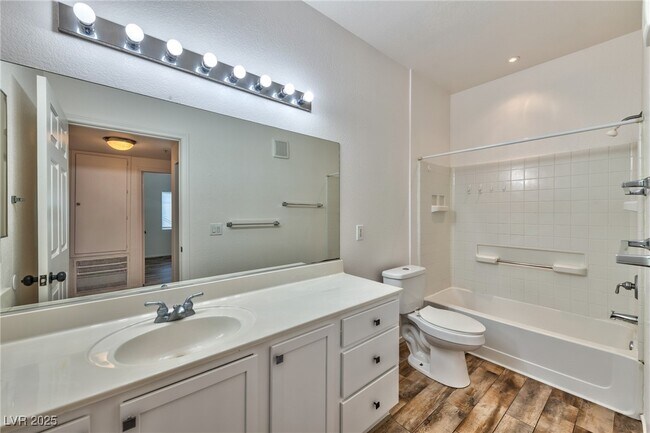 Foto del edificio - 2291 W Horizon Ridge Pkwy