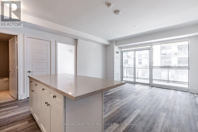 Building Photo - 271 Sea Ray Ave