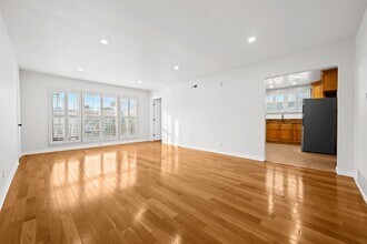 Building Photo - 354 S Camden Dr