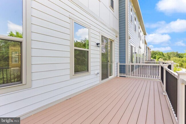 Foto del edificio - 6230 Folly Ln