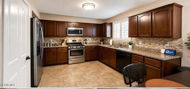 Foto del edificio - 13290 New Britton Dr
