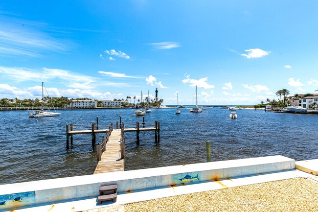 Foto del edificio - 2508 Bay Dr