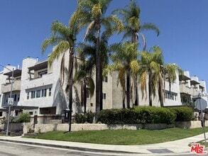 Building Photo - 804 N Kenilworth Ave