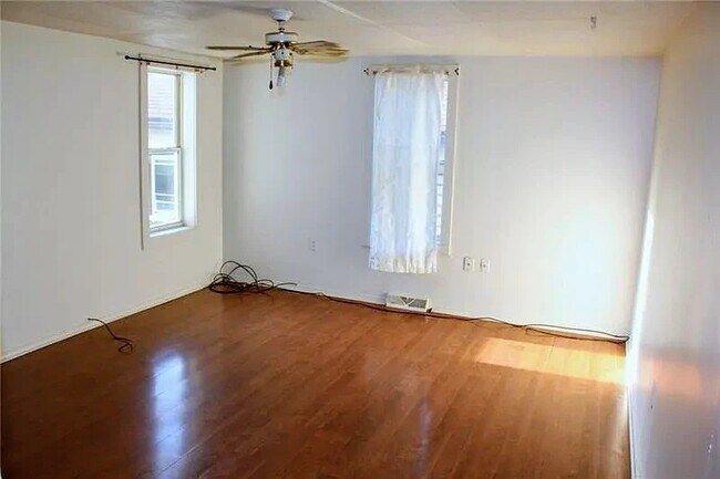 Foto del edificio - 115 Fairview Ave