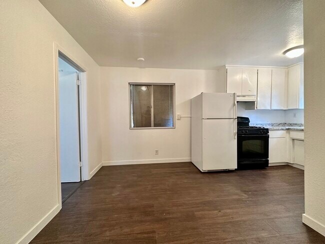 Foto del edificio - 5887 Riverside Dr