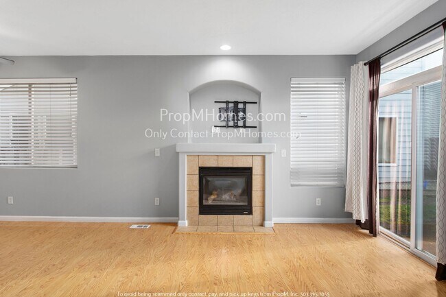 Building Photo - Spacious Three Bedroom Home: Perfect for F...