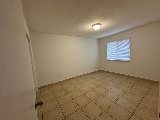 Foto del edificio - 3525-3527 SW 25th Ter