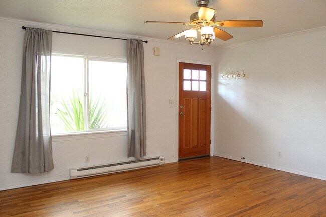 Foto del edificio - Super Cute 3 Bedroom House in Cully with Great Updates