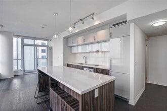 Building Photo - 8 Mercer St