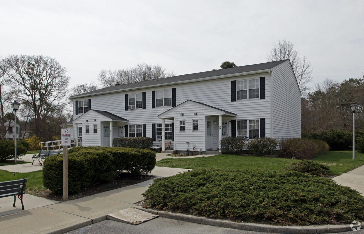 Primary Photo - Hampton Bay Apartments