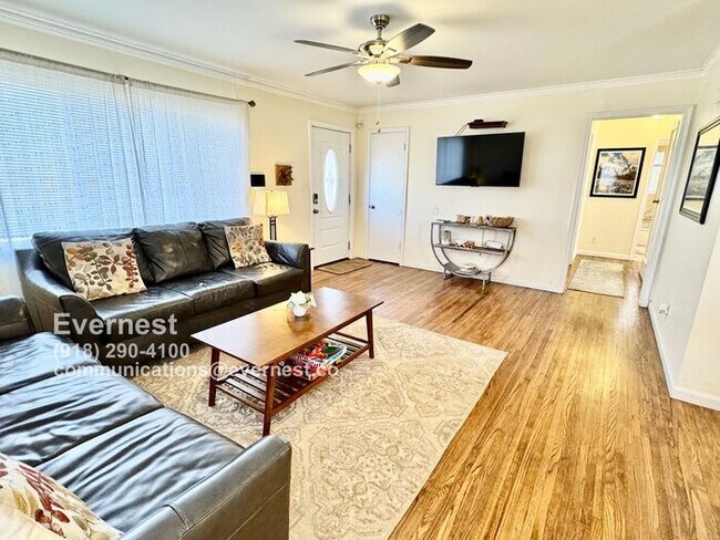 Building Photo - Lovely 3-Bedroom Home with Fenced Yard and...