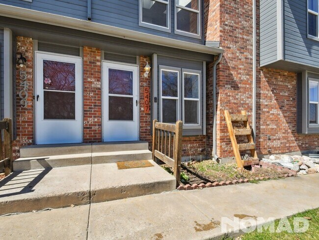 Building Photo - 2 Bedroom Townhome in Littleton