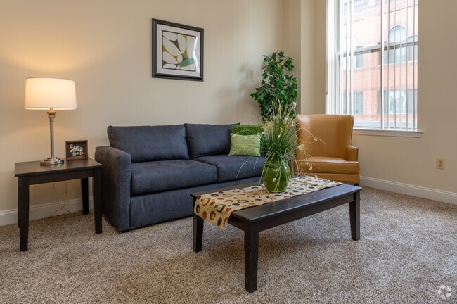 1BR, 1BA 827 SF - The Atrium Apartments