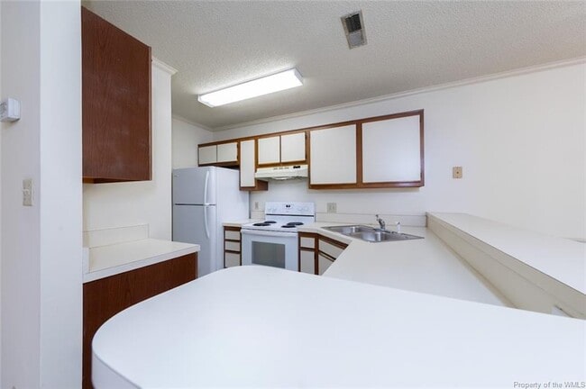 Foto del edificio - 105K Stratford Dr