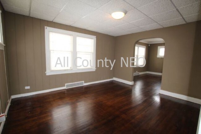 Building Photo - 3251 Cedarbrook Rd