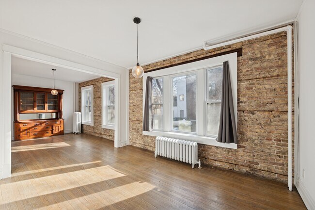 Building Photo - 3018 W Schubert Ave