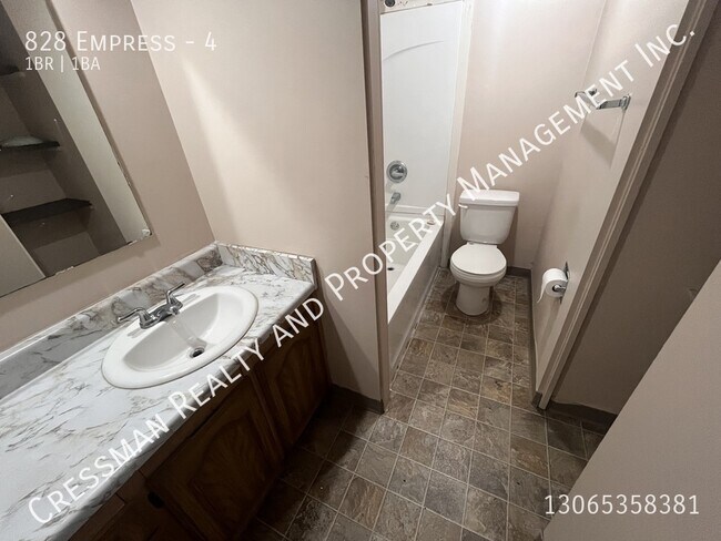 Photo du bâtiment - 1 bed, 1 bath APARTMENT located in Rosemont, Regina, SK.