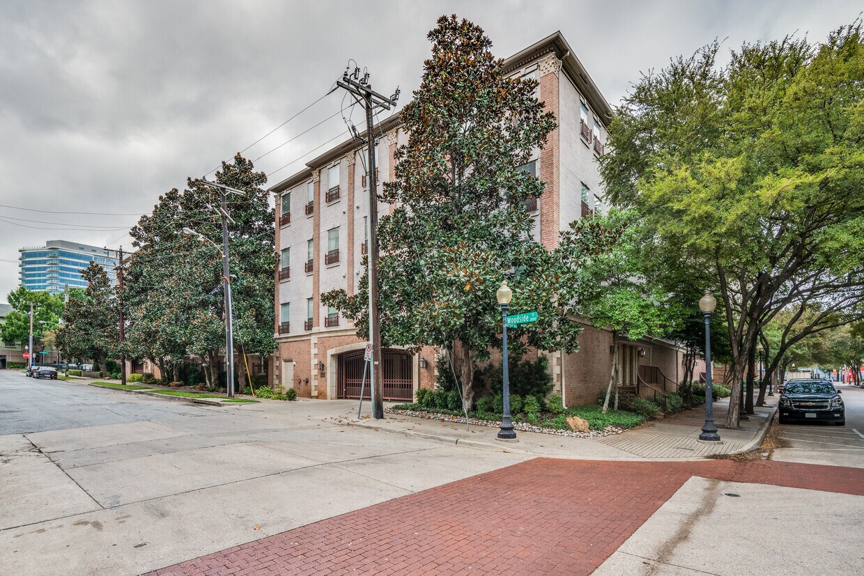 Primary Photo - 2885 Woodside St