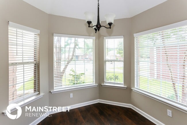 Foto del edificio - 7644 Tally Ho Dr E