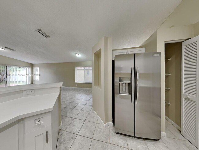 Building Photo - 1586 Mira Vista Cir